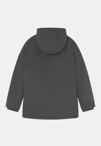 Veste à capuche grise à coupe droite, manches longues et texture lisse. Présente un design minimaliste sans accents ni motifs visibles.