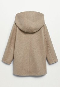 Cappotto di lana beige con maniche lunghe e un grande cappuccio, mostrato da dietro su uno sfondo bianco semplice.