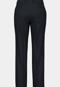 Pantaloni neri su misura con design a gamba dritta, dotati di due tasche posteriori con bottone e una texture liscia e lucida.