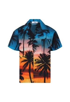 Chemise à manches courtes boutonnée avec des couleurs de coucher de soleil bleu, orange et rose et des silhouettes noires de palmiers partout.