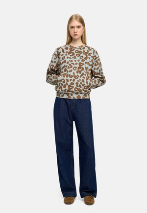 - Bluza