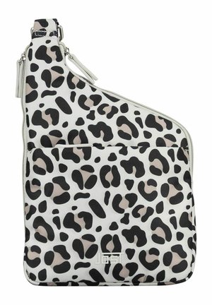 Sac bandoulière blanc avec motif léopard noir et beige, poche frontale et fermeture éclair argentée sur le dessus.