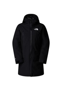 Chaqueta impermeable negra con capucha, cierre de cremallera, dos bolsillos frontales y un logo blanco en la parte superior izquierda. Textura suave, mangas largas.