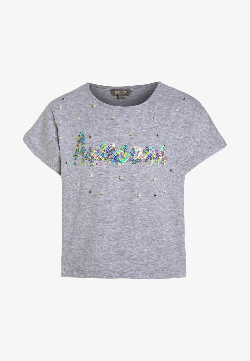 Chemise grise à manches courtes ornée de perles blanches et de perles noires éparses, avec le mot "Awesome" multicolore en sequins sur la poitrine.