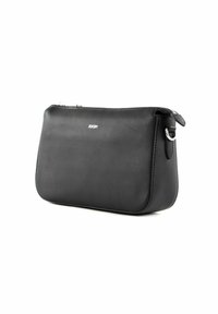 Schwarze Leder-Clutch mit glatter Textur, silbernem Reißverschluss und einem dezenten Logo. Verfügt über eine runde Form und einen abnehmbaren Riemen.