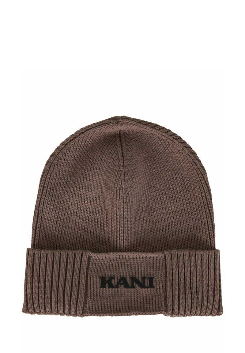 Pruun kudum peakate, millel on soonikserv. Esiküljel on nähtav must logo "KANI". Valmistatud paindlikust ja tekstuurilisest materjalist.