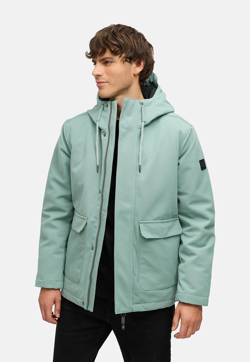 Chaqueta con capucha de color verde menta, hecha de un tejido suave, con dos bolsillos frontales, cierre de cremallera, cordones ajustables y un acento negro en la manga.