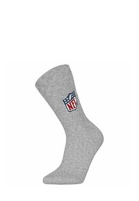 Calcetín de algodón gris con el logo de la NFL, con acentos en azul y rojo. Textura suave y altura estándar, adecuado para uso casual.