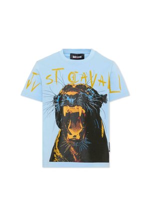 Camiseta azul claro con un gran gráfico de una pantera negra gruñendo y texto amarillo "Just Cavalli" en el pecho y las mangas.