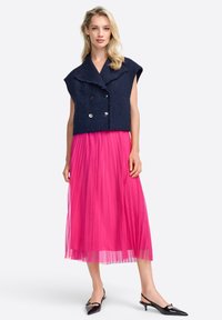 Rich & Royal MIDI - Jupe plissée - raspberry pink