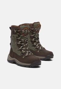 Braune und olivgrüne wasserdichte Stiefel mit Kunstpelzfutter, Metallhaken und texturierten Schnürsenkeln. Gummisohlen für besseren Halt.