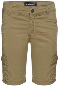 Khaki cargo shorts yang terbuat dari campuran katun, dilengkapi dengan ritsleting, penutupan kancing, dua saku samping, dan dua saku cargo dengan flap.