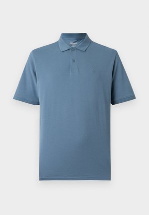 Pánska modrá polokošeľa s krátkym rukávom, dvojgombíkovou légou a malým vyšívaným logom na ľavej strane hrudníka.