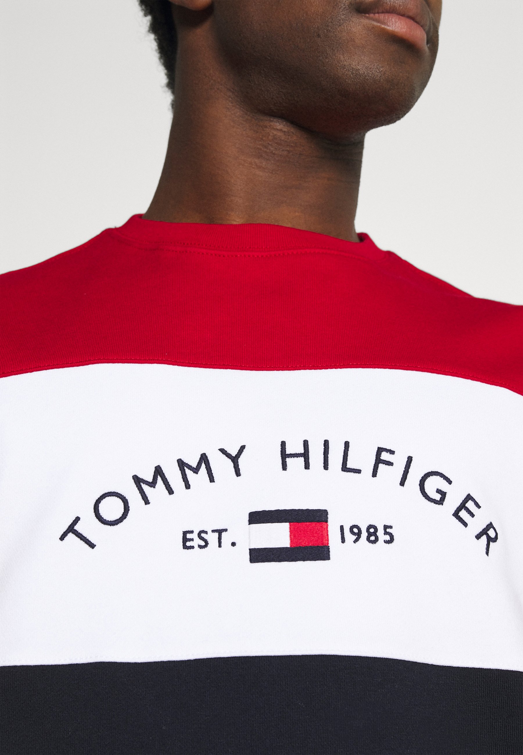 tommy hilfiger signature crew neck sweatshirt