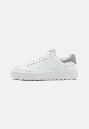 New Balance, Baskets basses - white