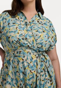 Lauren Ralph Lauren Woman FLORAL BELTED CREPE DRESS - Vardagsklänning - cream multi