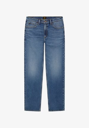 Kék egyenes szárú farmernadrág enyhe kopással a combokon, öt zsebbel, övbújtatóval és Lee márkajelzéssel a derékrészen.