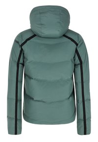 Chaqueta acolchada verde con capucha, rayas laterales negras y textura suave, diseñada para proporcionar calidez y comodidad.