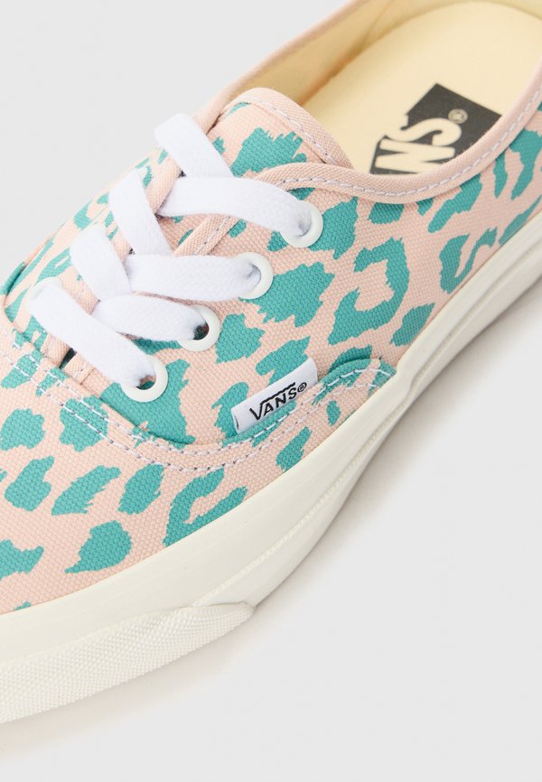 PREMIUM AUTHENTIC UNISEX - Trainers2