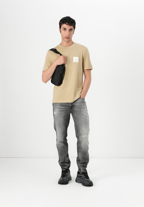 DAPUSI - Basic T-shirt - medium beige2