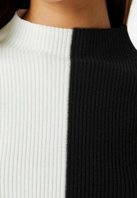 Bershka Pullover - black