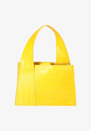 Borsa gialla con texture effetto coccodrillo, forma rettangolare e manici larghi che si estendono dai lati fino alla parte superiore.