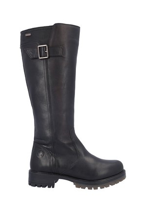 Bota negra de cuero hasta la rodilla con una correa de hebilla cerca de la parte superior y una suela de goma resistente para uso al aire libre.