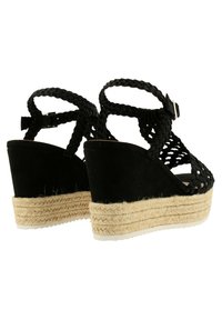 Bullboxer Sandały na obcasie