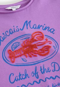 Next Melegítőfelső - purple graphic beaded lobster