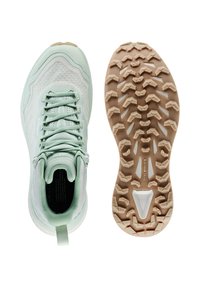 Scarpa da atletica verde menta chiaro con parte superiore in rete e sintetico, suola in gomma testurizzata caratterizzata da tacchetti di trazione multidirezionali.