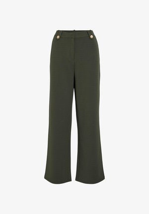 Olijfgroene wijde broek met een gladde textuur, voorzien van twee goudkleurige knopen bij de taille en een strakke, op maat gemaakte silhoët.