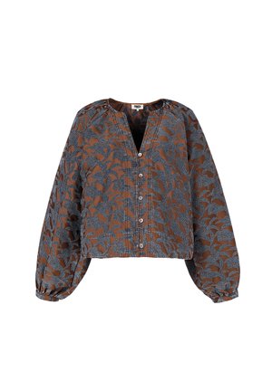 Blouse marron à boutons avec des manches longues amples et un motif floral bleu, arborant un col rond et des poignets froncés.