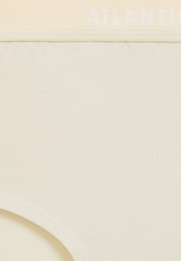 Beżowe bawełniane slipy o gładkiej fakturze i miękkim elastycznym pasku w talii z napisem "ATLANTIC" w białym kolorze.