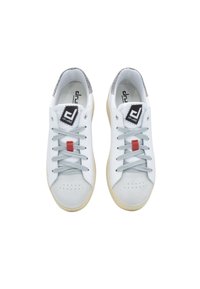 White sneakers with grey accents, featuring leather and suede materials, flat laces, and a beige rubber sole. Logo on tongue, perforated toe.