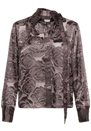 Blouse semi-transparente à manches longues avec grands motifs de roses gris foncé, poignets boutonnés, col et longue cravate étroite sur le côté droit.