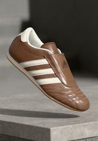 adidas Originals TAEKWONDO W - Sapatilhas - preloved brown/off white