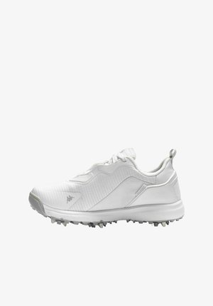 Sneaker sportiva bianca con tessuto strutturato, chiusura con lacci, collo imbottito e suola chiodata per una presa ottimale negli sport all'aperto, vista laterale.