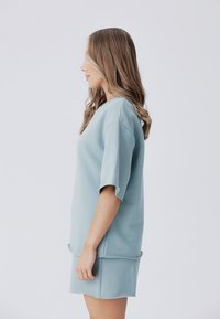 Laurella NAOMA SET - Kratke hlače - light blue