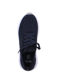 Marineblaue Sportschuhe mit einem strukturierten Strick-Obermaterial, runder Zehenform und flachen Schnürsenkeln. Weiße Gummisohle und Logodetails auf der Innensohle.