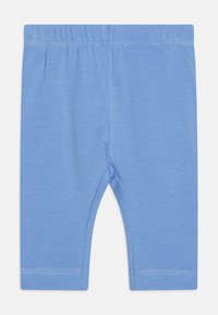 Leggings en coton bleu clair avec une taille élastique, présentant une texture lisse et une coupe droite, se terminant juste au-dessus du genou.