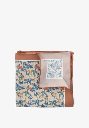 Jedwabna chusta z kwiatowym wzorem z niebieskimi i pomarańczowymi akcentami, z brązowym obrzeżem. Tkanina ma gładką fakturę i złożone wzory.