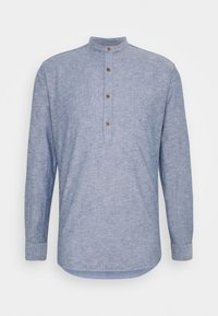 Camicia azzurro chiaro a maniche lunghe con colletto alla cinese, cinque bottoni sul lato anteriore e orlo curvo. Realizzata in un tessuto testurizzato.