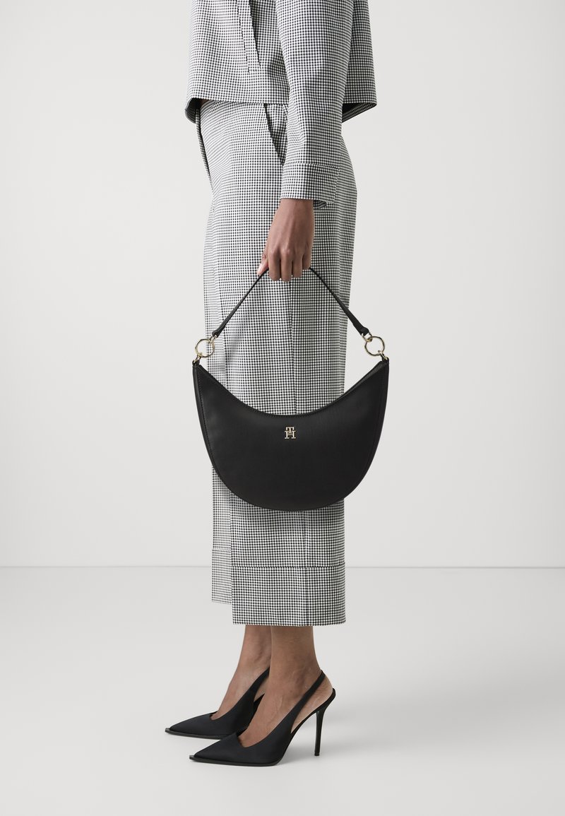 Tommy Hilfiger MONOTYPE SHOULDER BAG - Borsa a mano - black