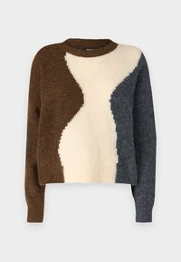 Pull en tricot avec un design en blocs de couleurs marron, crème et gris foncé. Encolure ronde et ourlet côtelé ajoutent de la texture.
