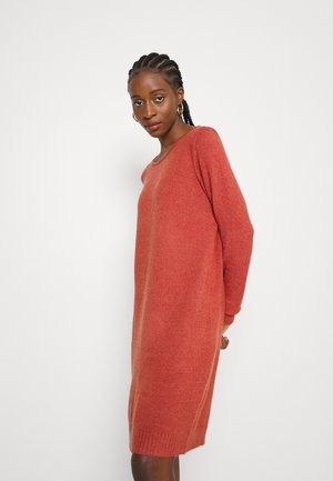 VIRIL DRESS - Stickad klänning - burnt henna