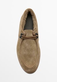 Massimo Dutti Sportlicher Schnürer - sand