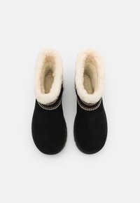 UGG CLASSIC MINI ATHERSON - Zimski škornji - black