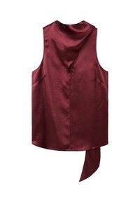 Top burdeos sin mangas en tela texturizada con un respaldo drapeado y un detalle de lazo más largo en el dobladillo. Presenta costuras mínimas y sin herrajes.