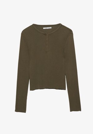Haut à manches longues vert olive avec texture en côtes, col rond et patte de boutonnage avec deux boutons. Design court avec ourlet droit.