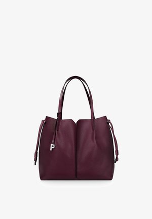 Borsa a spalla in pelle bordeaux con due manici corti, forma strutturata, cordoncino interno e un accento con la lettera "P" in argento.